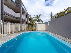 Gallery image of Shoal Bay Beach Apartments 9 air conditioning and complex swimming pool in Shoal Bay