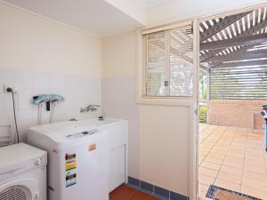 Φωτογραφία από το άλμπουμ του The Clippers 3 fabulous waterfront unit σε Salamander Bay