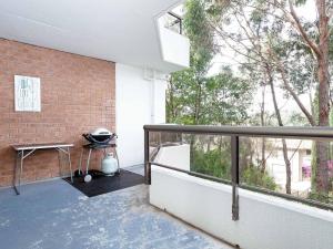 Un balcón o terraza de The Commodore, 14, 9-11 Donald Street- Unit in the heart of town with views & free wi-fi