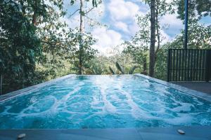 Bazén v ubytování Veravian Resort nebo v jeho okolí