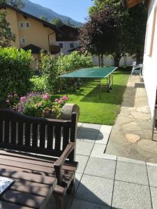 A garden outside Appartement Höll