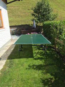 Tennis and/or squash facilities at Appartement Höll or nearby