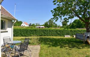 Κήπος έξω από το 2 Bedroom Nice Home In Ystad