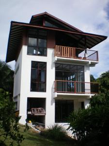 Gallery image of Gaze Studio: Modern Spacious Jungle Stay in Pantai Cenang