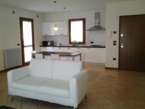 Foto dalla galleria di Casa Vacanze La Palanca a Revine Lago