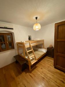 En eller flere senge i et værelse på Villa Charles + 30 billeder