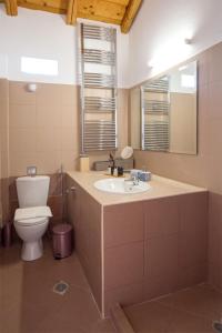Kúpeľňa v ubytovaní Aegina Colors