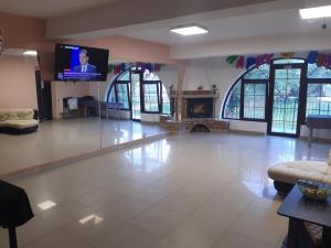 Un televizor și/sau centru de divertisment la Anuța