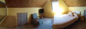 Postel nebo postele na pokoji v ubytování Casa Marisma Xacobeo