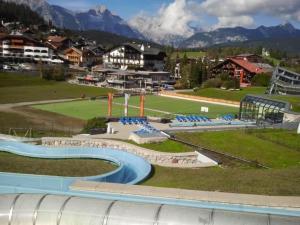 Bazén v ubytovaní Apartment in Seefeld in Tirol alebo v jeho blízkosti