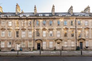 un edificio de apartamentos en la ciudad de Londres en Abbey View, en Bath
