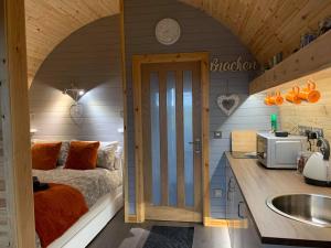 Ένα ή περισσότερα κρεβάτια σε δωμάτιο στο Daviot Luxury Pods