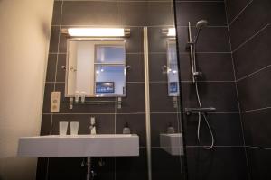 A bathroom at B&B Lievejan