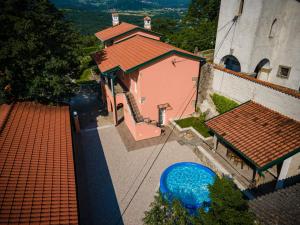 an overhead view of a building and a blue frisbee at Villa Katarina in Branik
