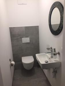 Ванная комната в Top 19 Alpe Maritima - Luxury Lakeview Apartment