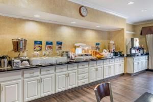 Utensilios para hacer té y café en Clarion Pointe Medford