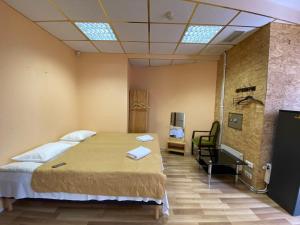 Postel nebo postele na pokoji v ubytování Majaka Hostel