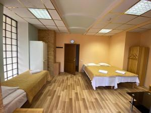 Postel nebo postele na pokoji v ubytování Majaka Hostel