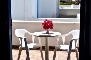 Balkón nebo terasa v ubytování Minoa Hotel + 37 fotografií