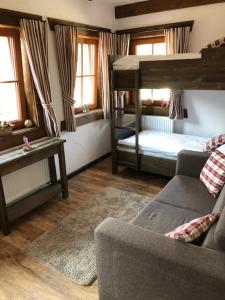 Poschodová posteľ alebo postele v izbe v ubytovaní Amadehaus