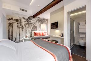 A bed or beds in a room at Albergo Abruzzi