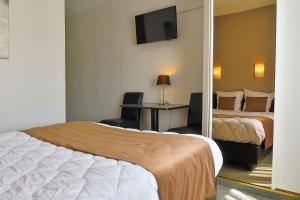 Ένα ή περισσότερα κρεβάτια σε δωμάτιο στο Hotel Adoma
