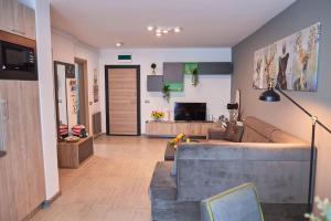 Χώρος καθιστικού στο Meraki Luxury Apartment Spa n Pool Beach resort