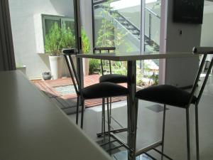Μια τηλεόραση ή/και κέντρο ψυχαγωγίας στο Cañas Suites Urbanas