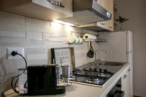 a kitchen with a stove and a stove top oven at Dolce Dimora in Oliveri