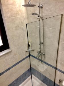 Koupelna v ubytování Stylish mini-suite for 4 people in central Rhodes!