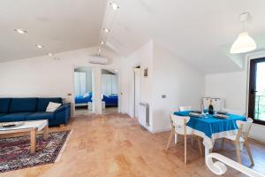 A seating area at Agriturismo Podere Coldifico