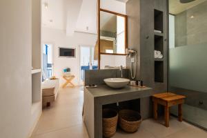 Koupelna v ubytování Bluetopia Suites