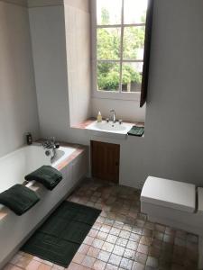 Kylpyhuone majoituspaikassa Clos Saint Léonard