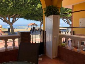 a balcony with a view of the beach at Apartamentos casa Tia Antonia in Málaga