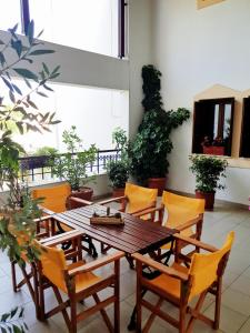 Balkón nebo terasa v ubytování Pegasus Hotel & Coastal Cafe