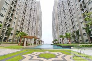 a view of a courtyard with tall buildings at river front in Nonthaburi