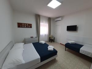 A bed or beds in a room at B&B IONIO