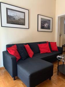 Posezení v ubytování Renovated cozy apartment near to Acropolis