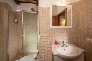 a bathroom with a sink and a shower and a mirror at The Right Place 4U Roma Navona Terrace Luxury Rooms in Rome