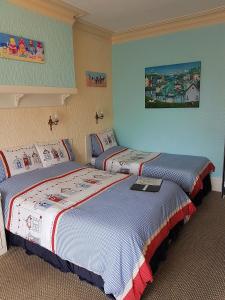 Llit o llits en una habitació de Cumbria Guest House