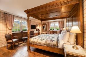 Кровать или кровати в номере The Cluanie Inn