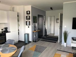 Kuchyň nebo kuchyňský kout v ubytování Apartamenty Garden