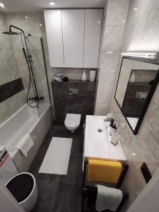 Koupelna v ubytování Apartamenty Garden