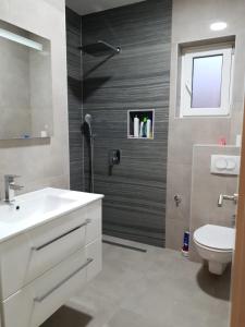 Kúpeľňa v ubytovaní Apartman Bitunjac + 23 fotografií