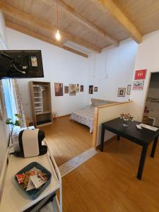 TV a/nebo společenská místnost v ubytování Arco Della Neve Guest House