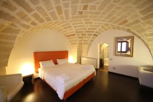 Un pat sau paturi într-o cameră la Bed & Breakfast Idomeneo 63