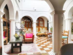 A seating area at El Beaterio Apartments
