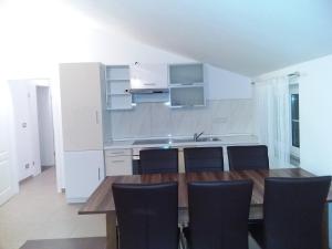 Kuchyň nebo kuchyňský kout v ubytování House apartments Ariamare