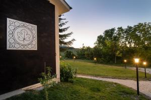 A garden outside Agriturismo Podere Coldifico