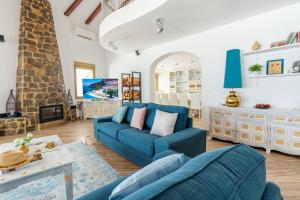 Televízia a/alebo spoločenská miestnosť v ubytovaní Maryvilla Inspiracion y Vacaciones - Grand Villa Penon